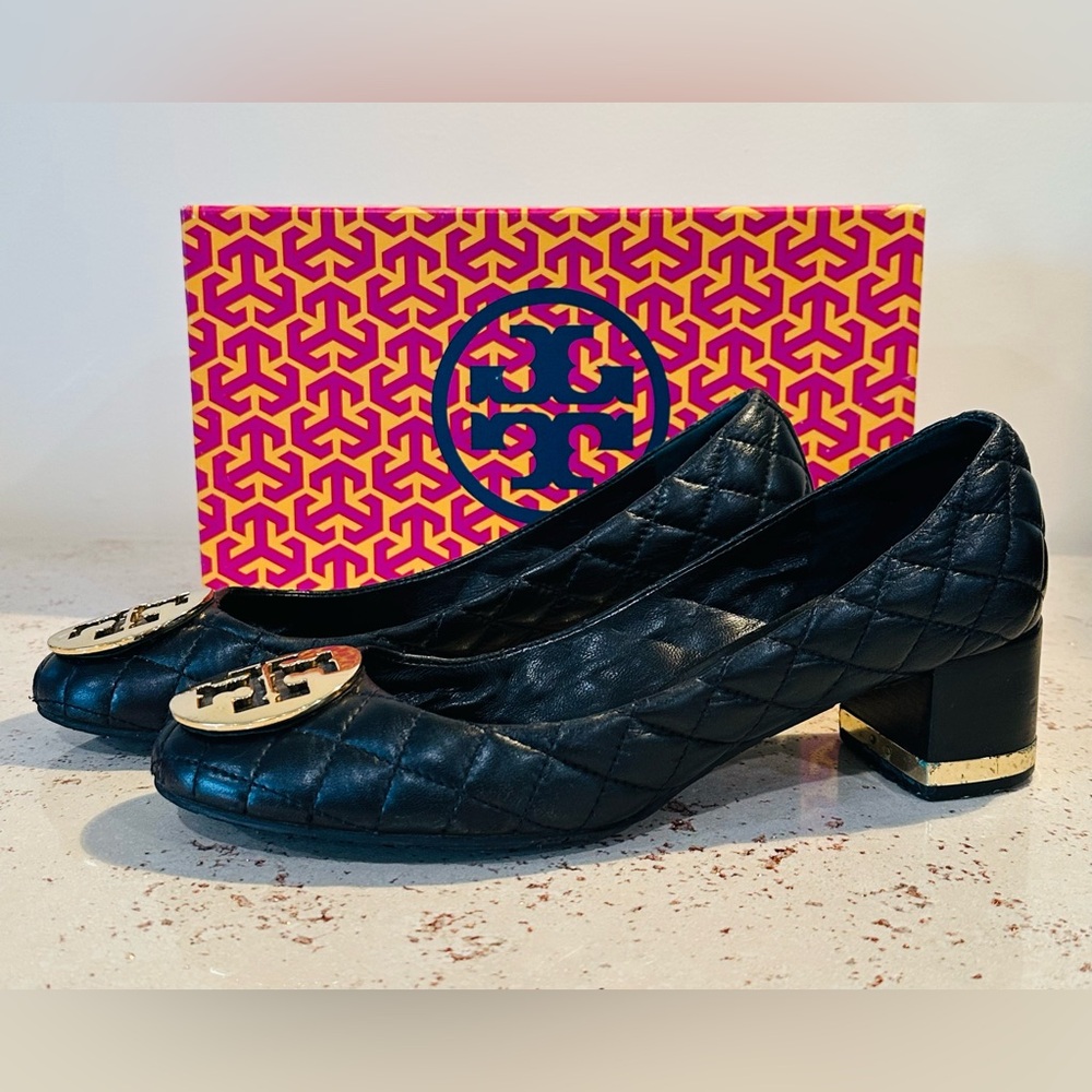 Tory Burch Maggie Pump Leather Block Heel Black
Size 9.5 Classic With Gold Logo